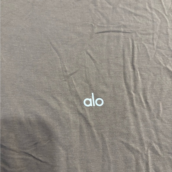 Alo Yoga T-Shirt - Picture 4 of 4